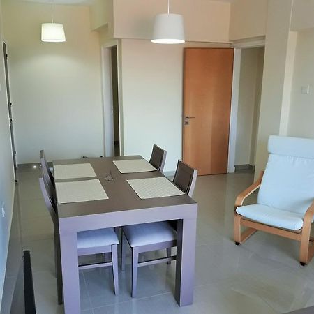 32 Hill Court Apartamento Larnaca Exterior foto