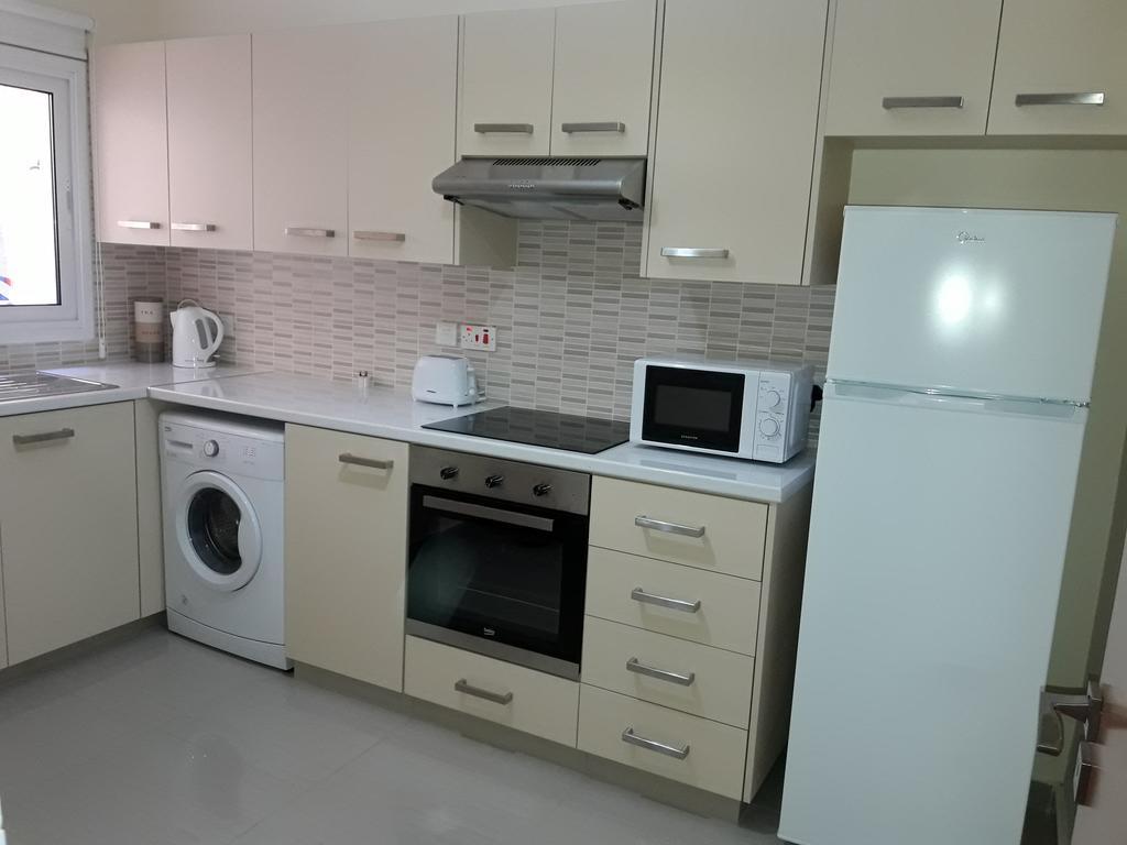 32 Hill Court Apartamento Larnaca Exterior foto