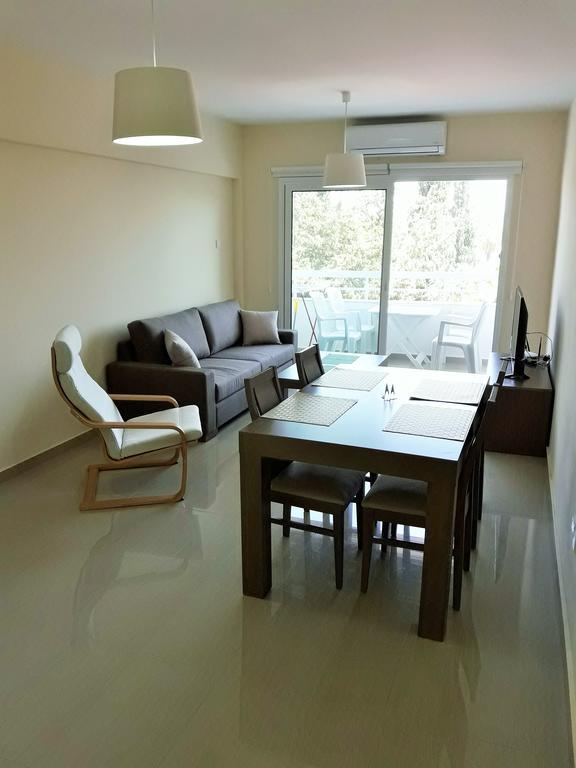 32 Hill Court Apartamento Larnaca Exterior foto
