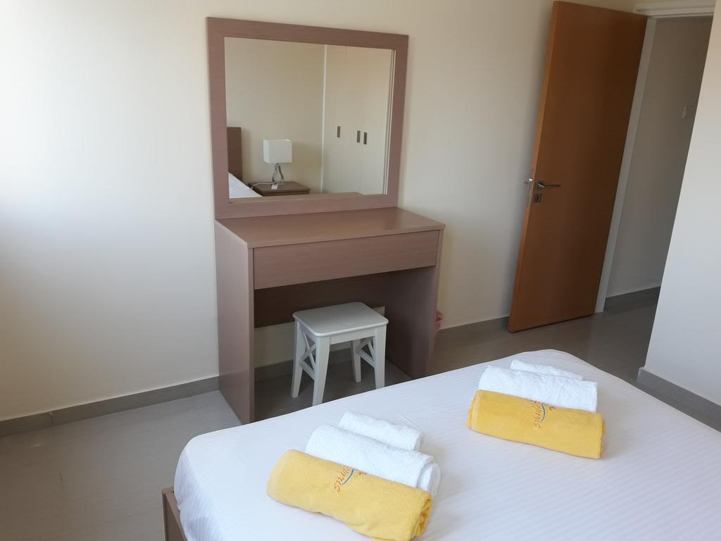 32 Hill Court Apartamento Larnaca Exterior foto
